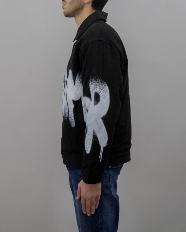 DISCLAIMER Chaqueta color negro