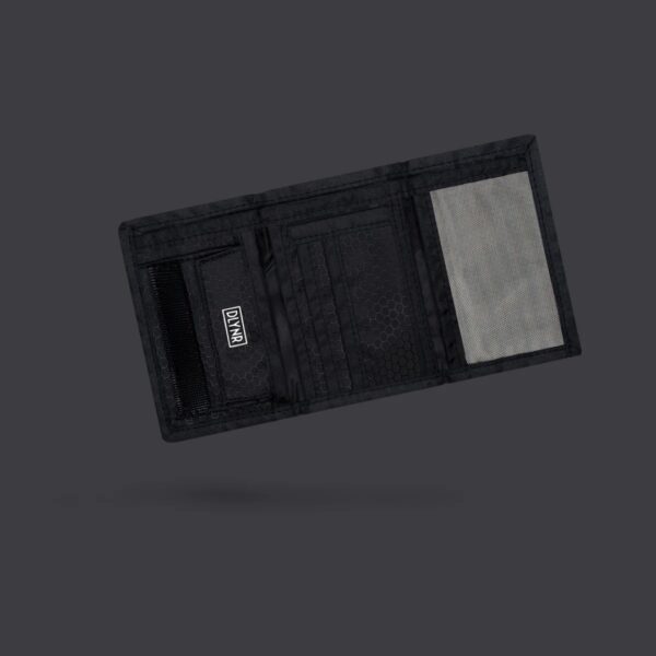 DOLLY NOIR Billetero " DLYNR REFLECTIVE MONOGRAM WALLET BLACK " color negro