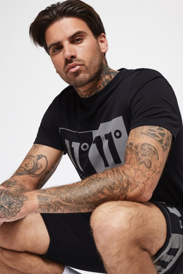 11 DEGREES Camiseta " Box Graphic " color negro