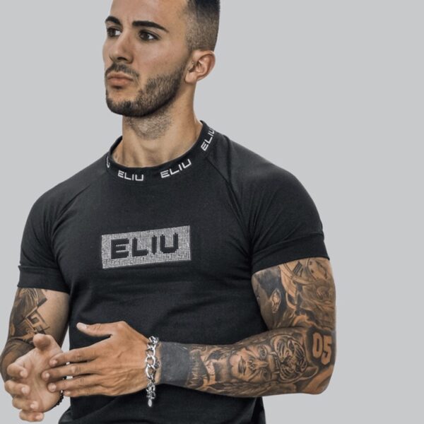Camiseta ELIU " Platinium Limited " color negro con tachuelas plateadas