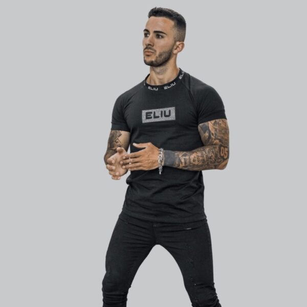 Camiseta ELIU " Platinium Limited " color negro con tachuelas plateadas
