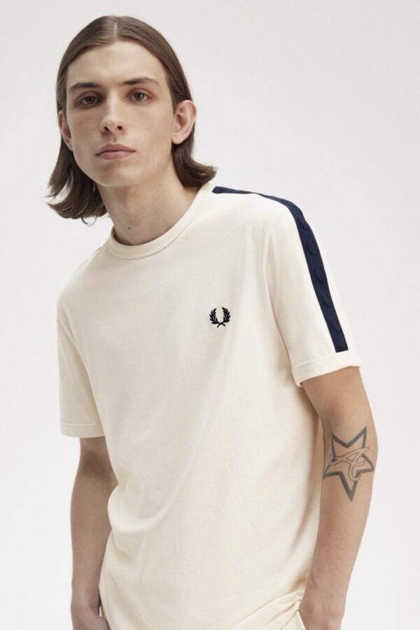 FRED PERRY Camiseta "CONTRAST TAPE RINGER T-SHIRT"color crudo
