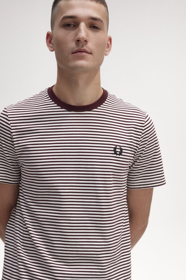 FRED PERRY Camiseta " Fine Stripe " color burdeos