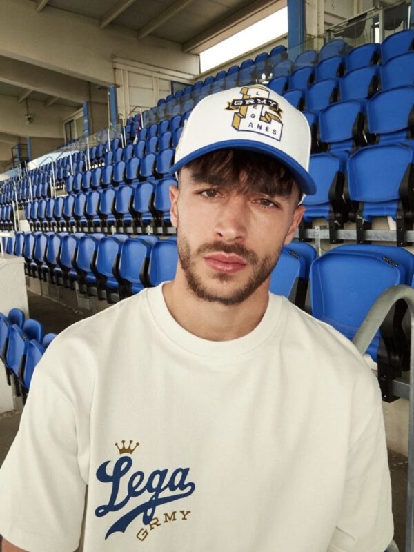 GRIMEY Gorra " LEGA X GRMY WE ALWAYS DREAMING CURVED VISOR SNAPBACK CAP " color blanco roto