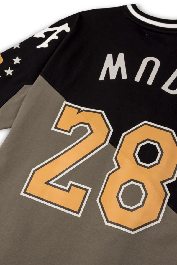 GRIMEYCamiseta"MUD'S THE RESIDENCE V NECK OVERSIZED TEE"color negro