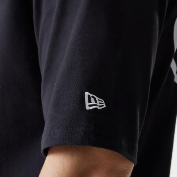 NEW ERACamiseta"NE TRUCKER PTCH OS TEE NEWERA BLK"color negro