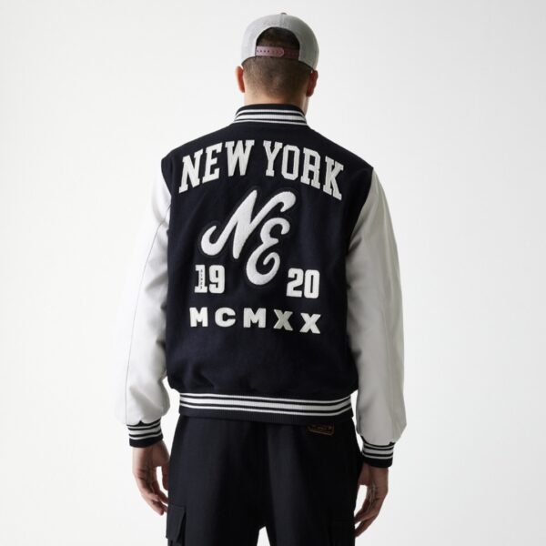 NEW ERAChaqueta"NE PATCH VARISTY NEWERA BLK"color negro