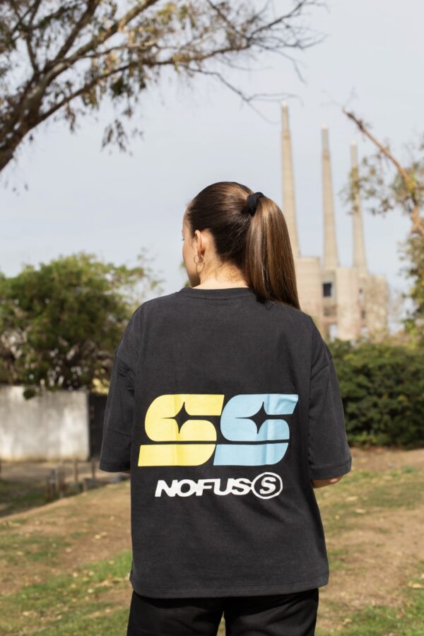 NOFUSSCamiseta"Essence Nofuss"color negro