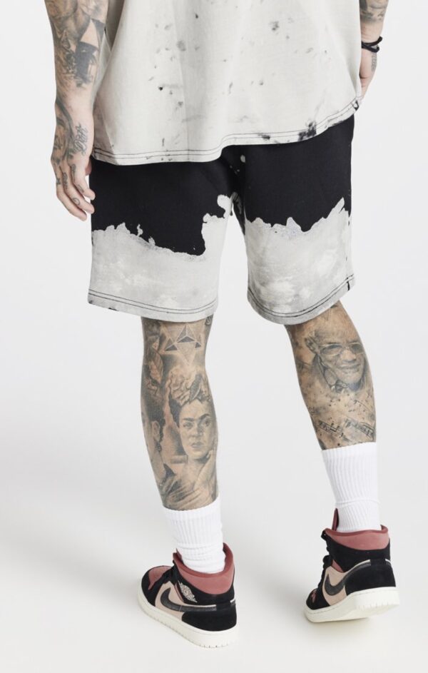 SIKSILK Bermuda " x Steve Aoki Bleach Wash " color negro-blanco