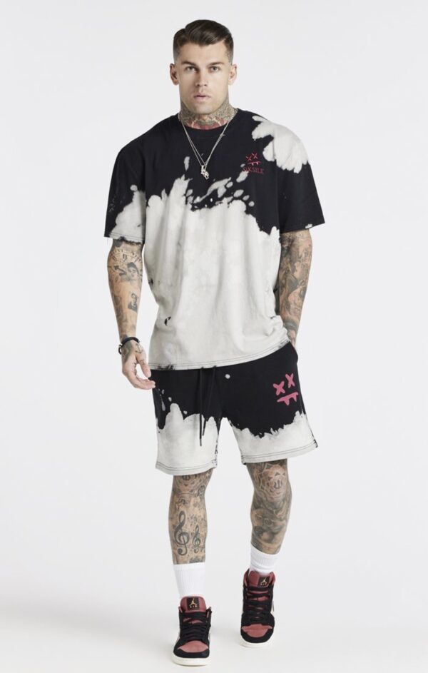 SIKSILK Camiseta " x Steve Aoki Bleach Wash Oversized " color negro-blanco