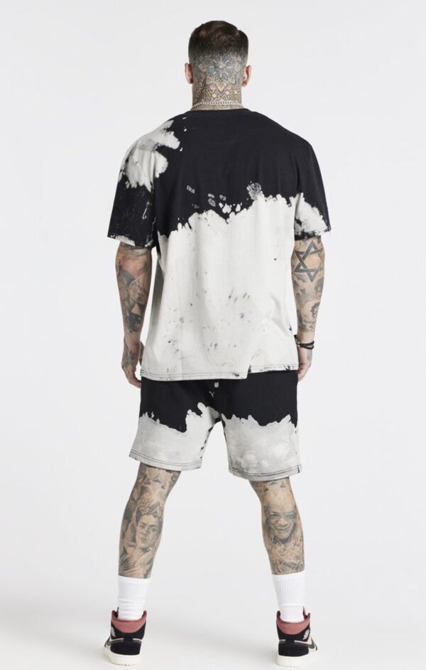 SIKSILK Camiseta " x Steve Aoki Bleach Wash Oversized " color negro-blanco